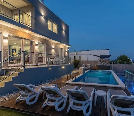 Hedonist Villa Seget Vranjica