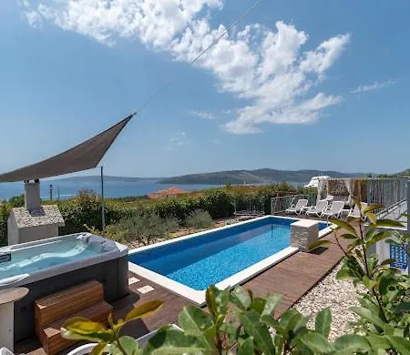 Hedonist Villa *