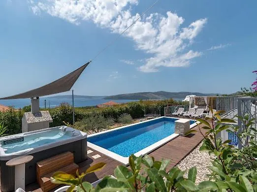 Hedonist Villa *