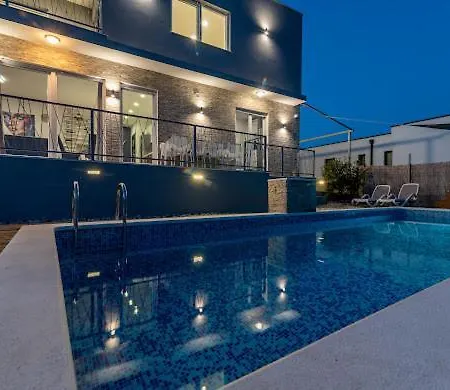 Hedonist Villa Seget Vranjica