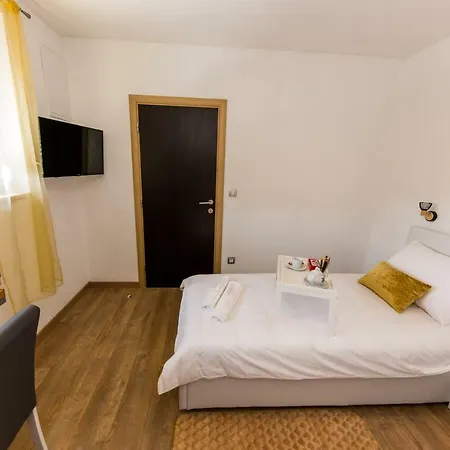 Hedonist * Seget Vranjica