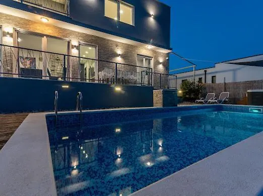 Hedonist Villa Seget Vranjica